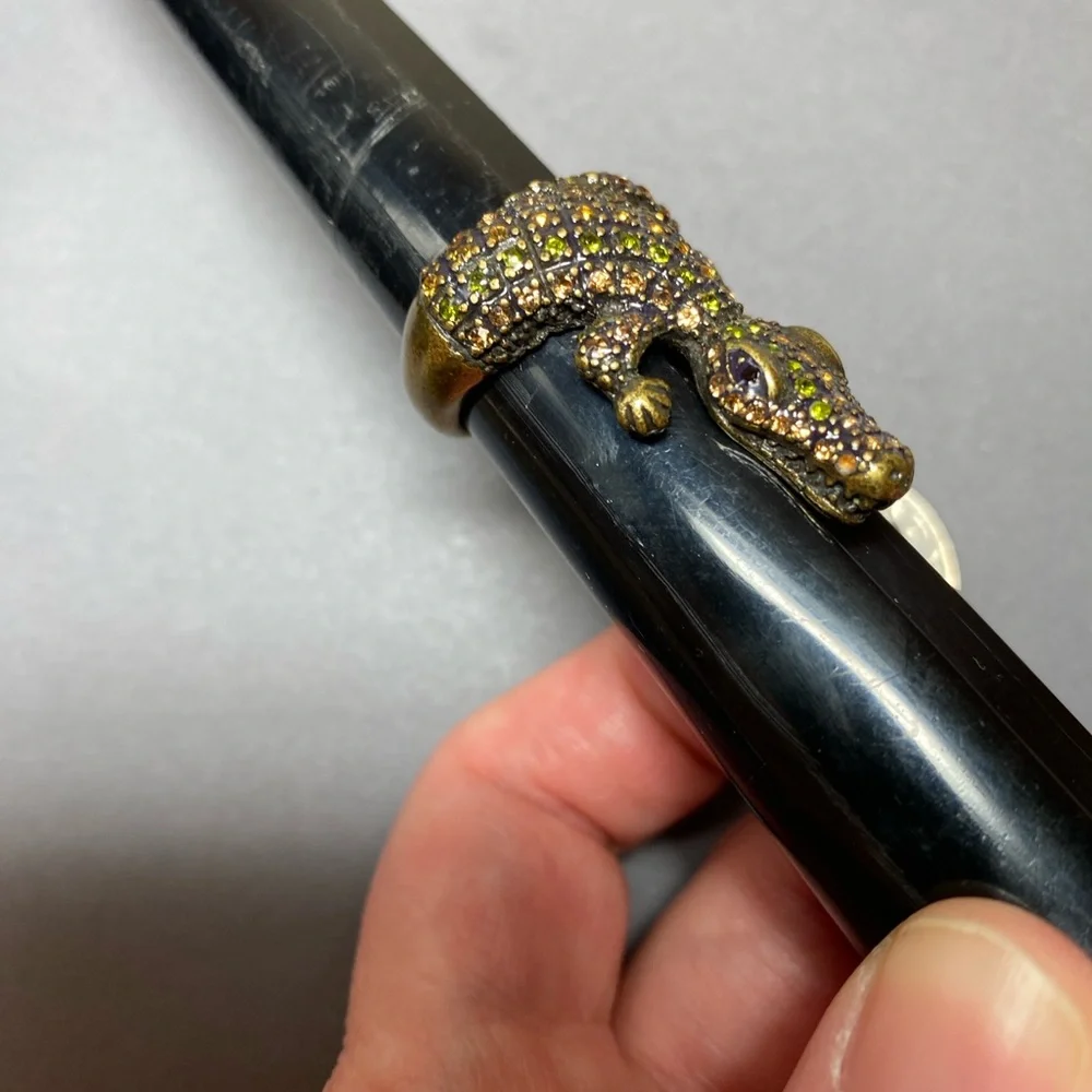Alligator ring